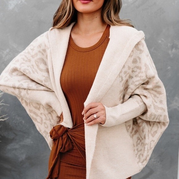 Main Strip For Comfort’s Sake Hooded Leopard Cardigan in Taupe S NWT - Picture 1 of 10